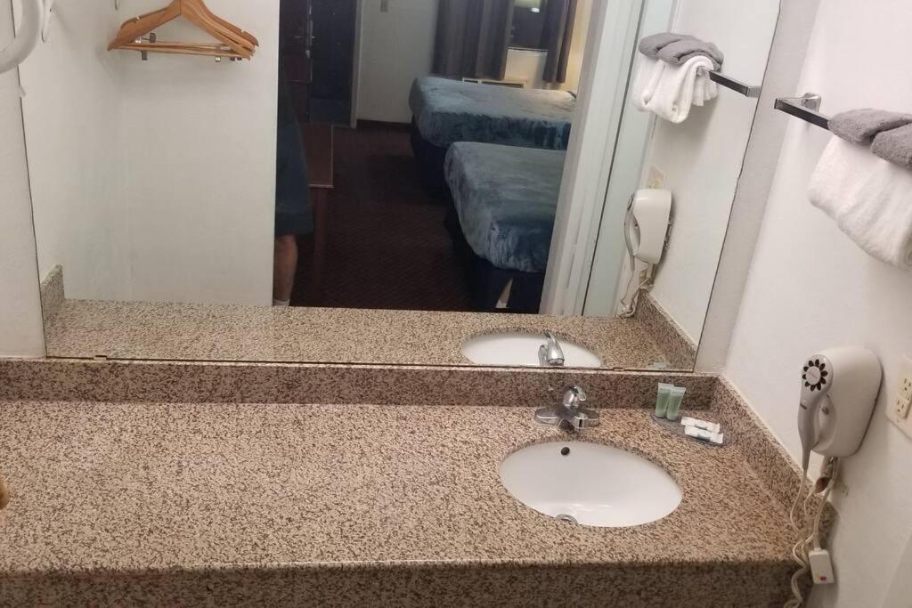 Hotel 2 Queen Beds Hotel Room 222 Wi-Fi Hot Tub Booking Stillwater Luaran gambar